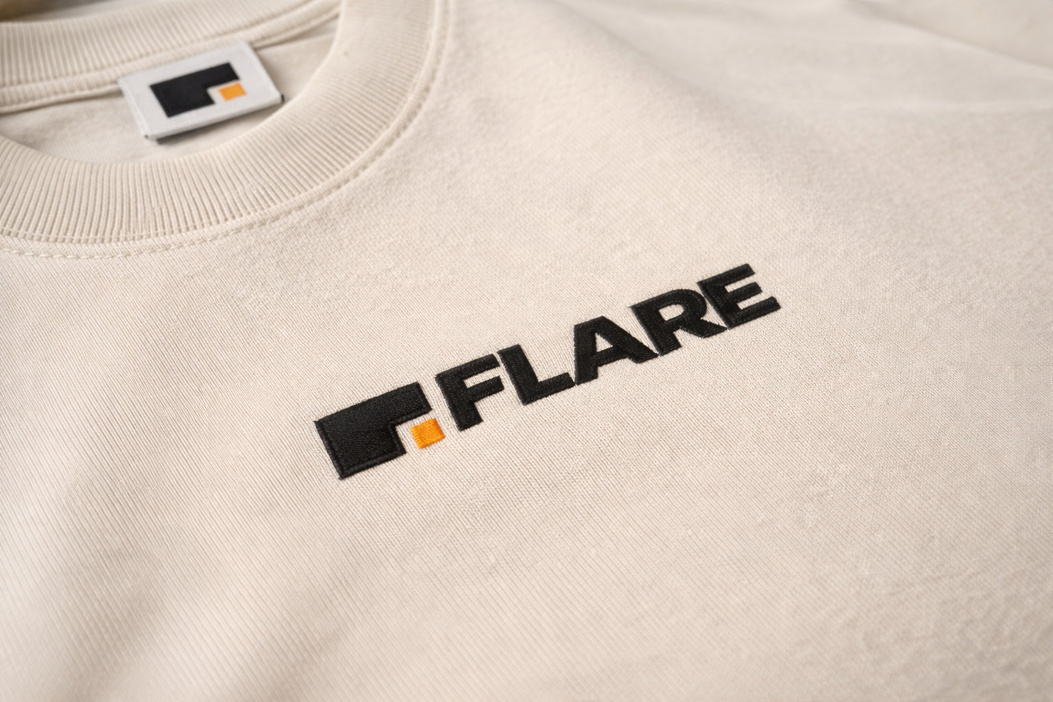 FLARE EMBROIDERED TEE