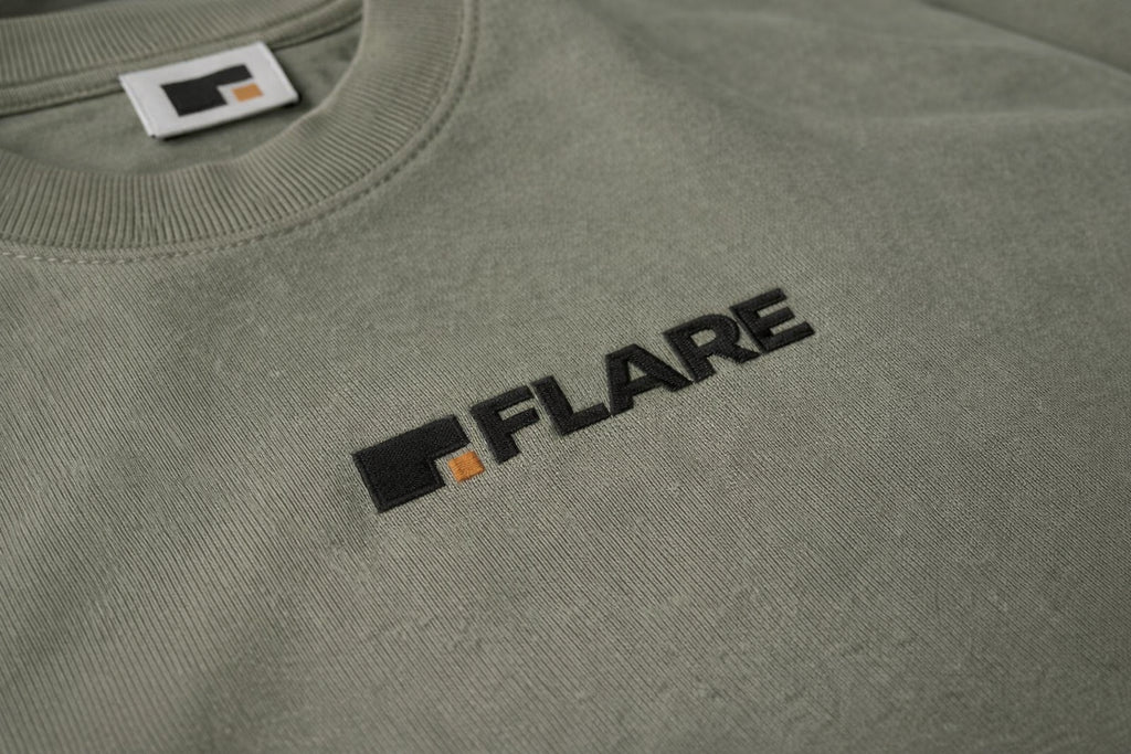 FLARE EMBROIDERED TEE