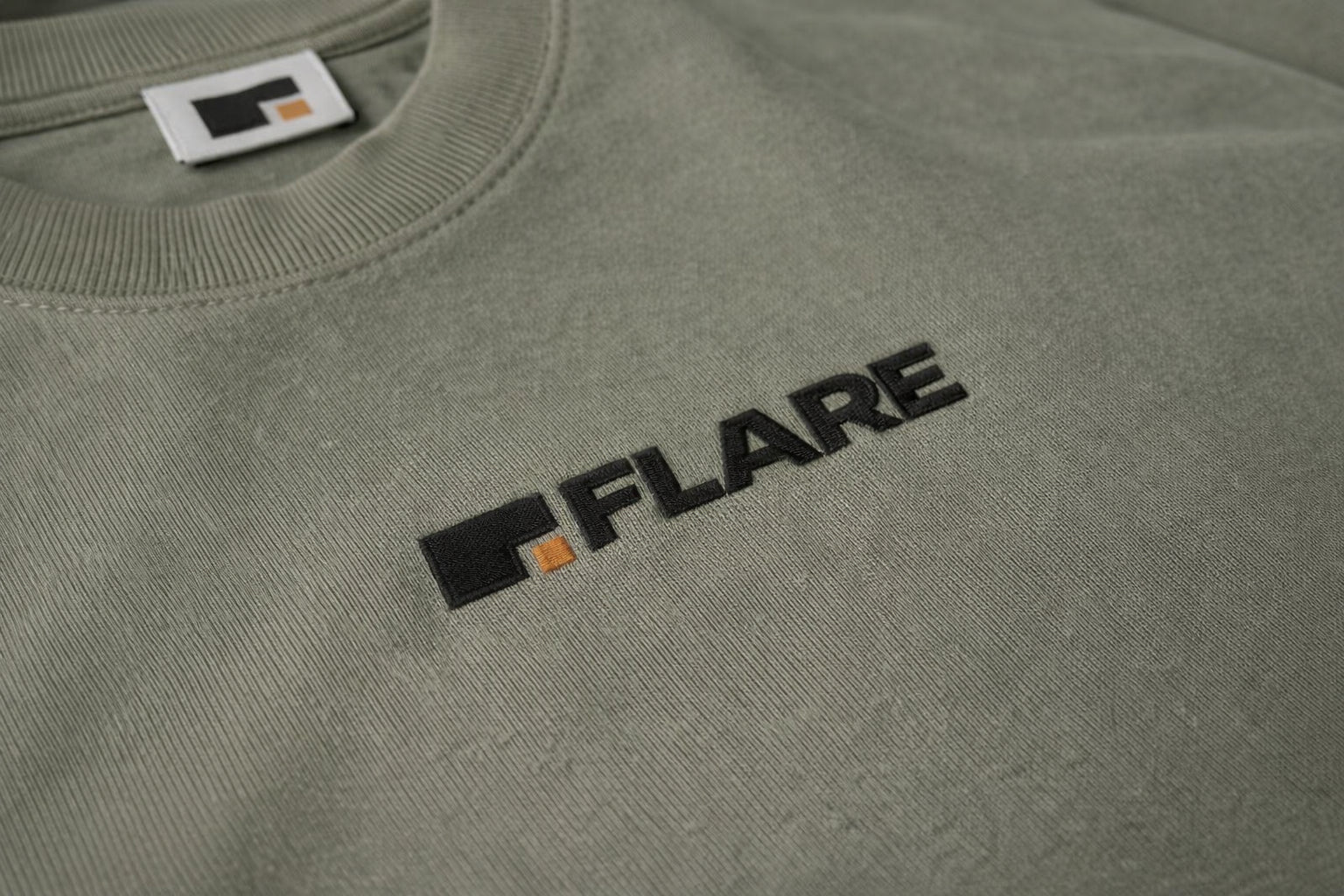 FLARE EMBROIDERED TEE